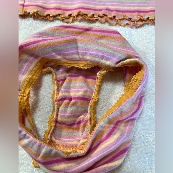 2 pair of Gymboree 2 piece pajamas size 4 & 5-6 - Picture 11 of 11